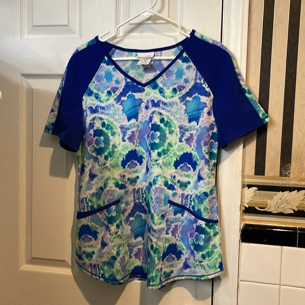 Scrubstar Blue Green Tie Dye Scrub Top - Picture 2 of 4